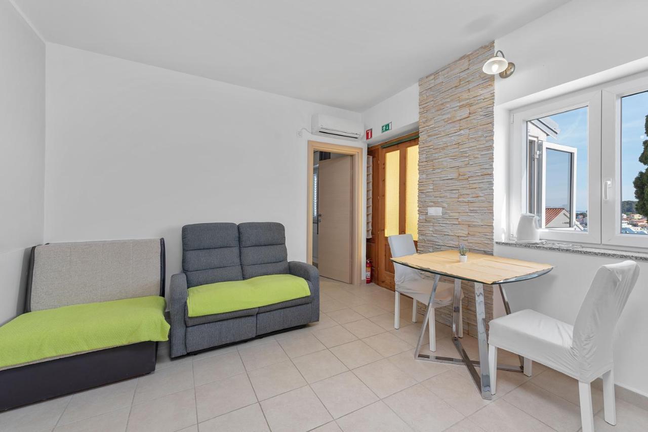 Apartments Joni Cikat Mali Lošinj Eksteriør billede