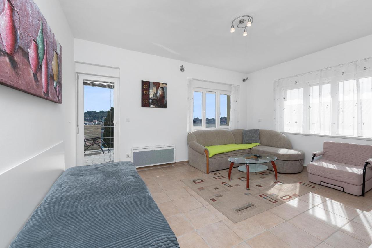 Apartments Joni Cikat Mali Lošinj Eksteriør billede