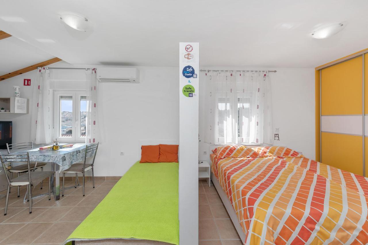Apartments Joni Cikat Mali Lošinj Eksteriør billede