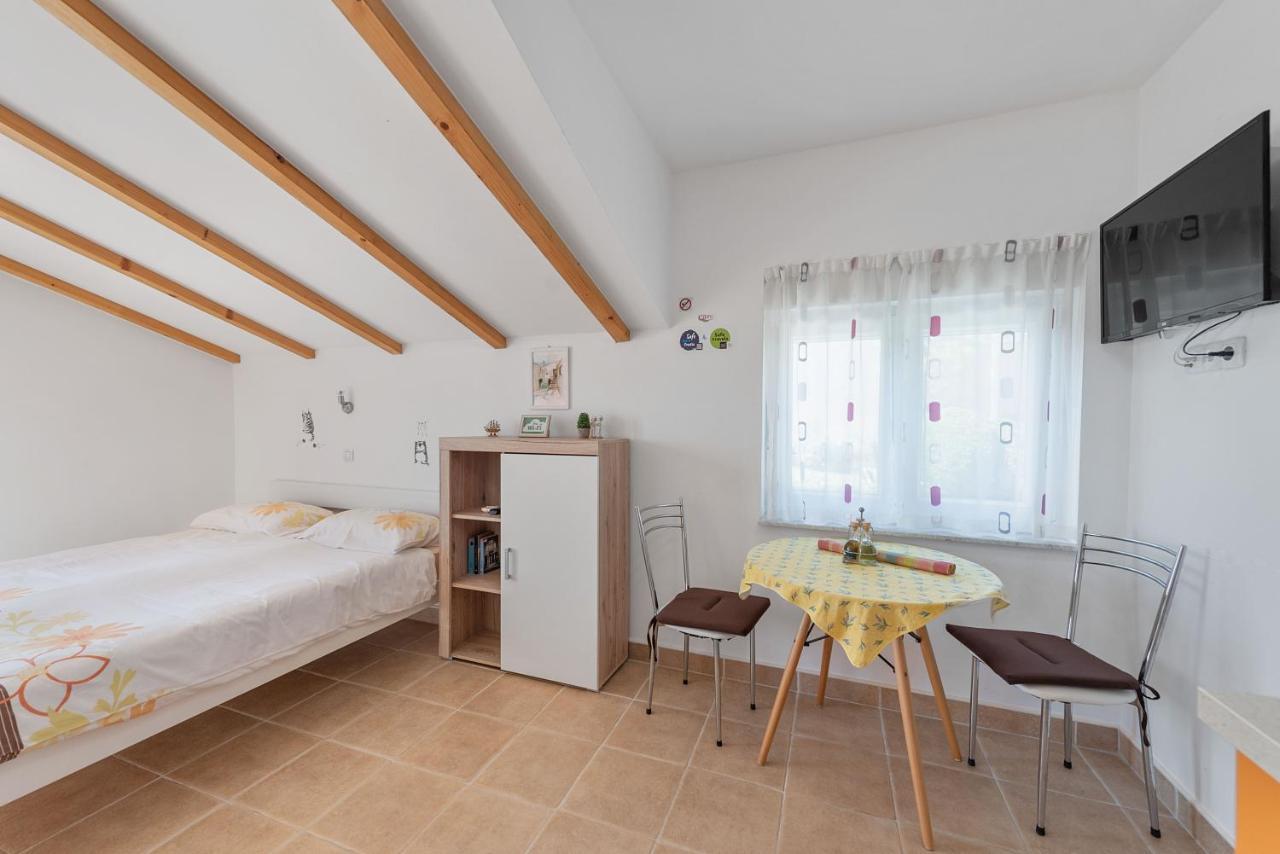 Apartments Joni Cikat Mali Lošinj Eksteriør billede